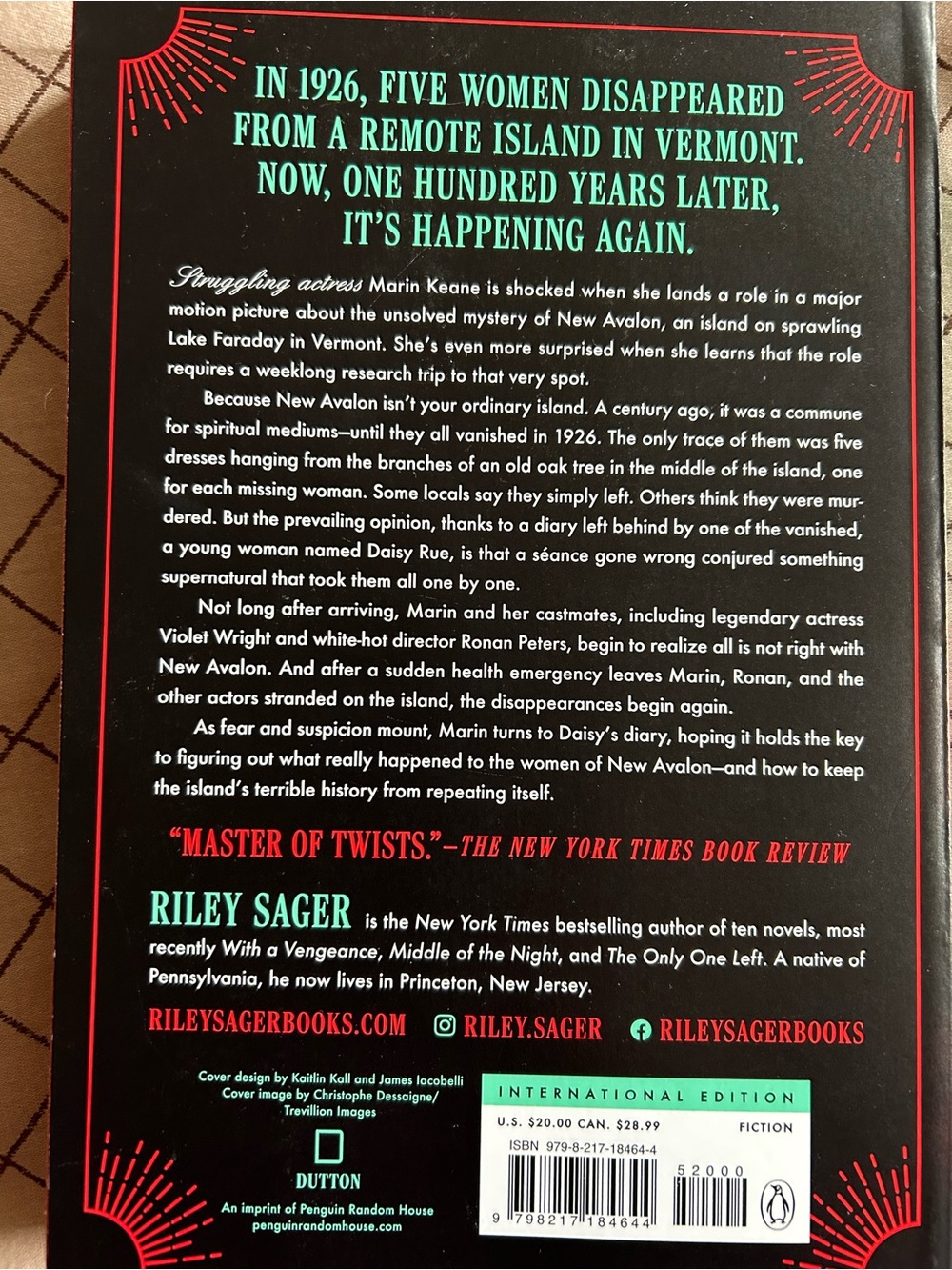 The Unknown Paperback - Riley Sager - Picture 4 of 4